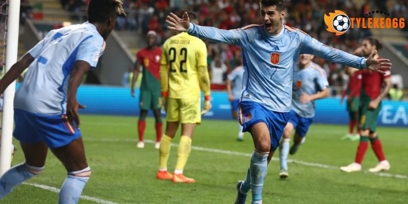 Sự xếp đội hình và chiến lược cơ bản từ hai đội